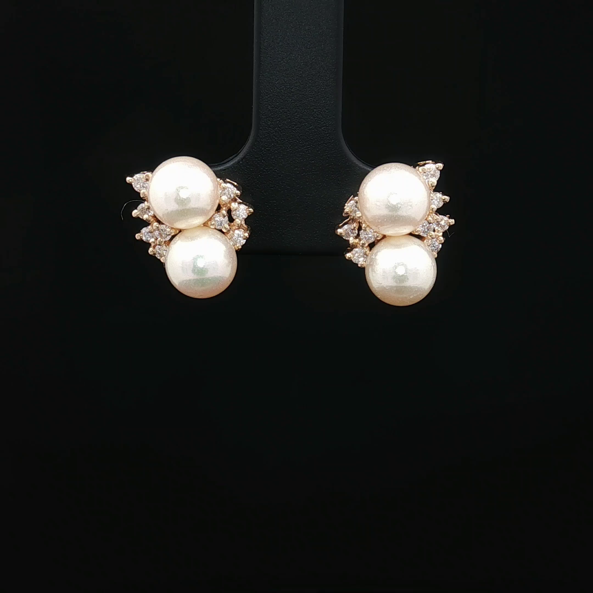 Pearl Earring