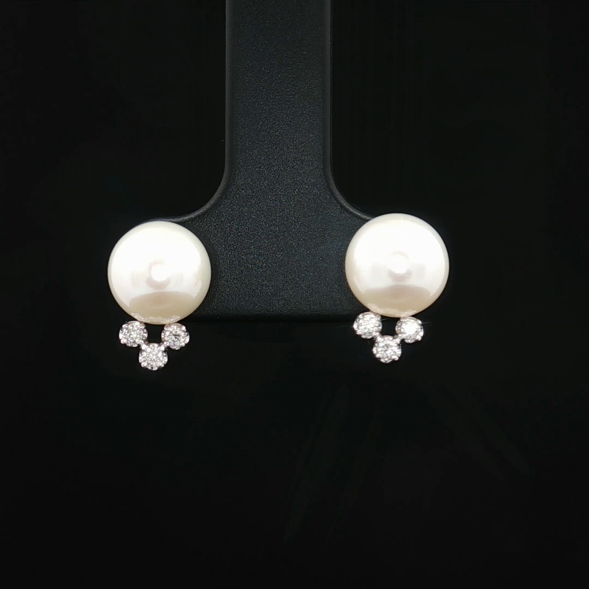 Pearl Earring