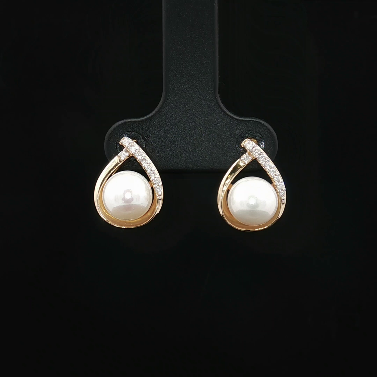 Pearl Earring