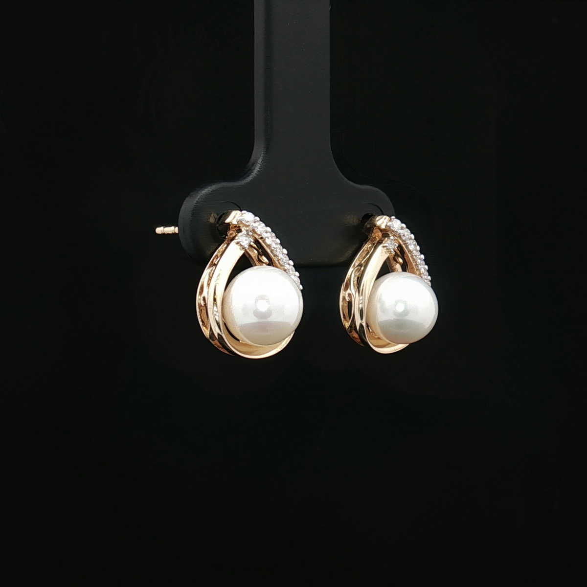 Pearl Earring