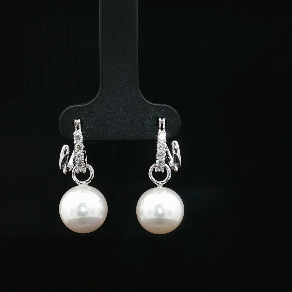 Pearl Earring