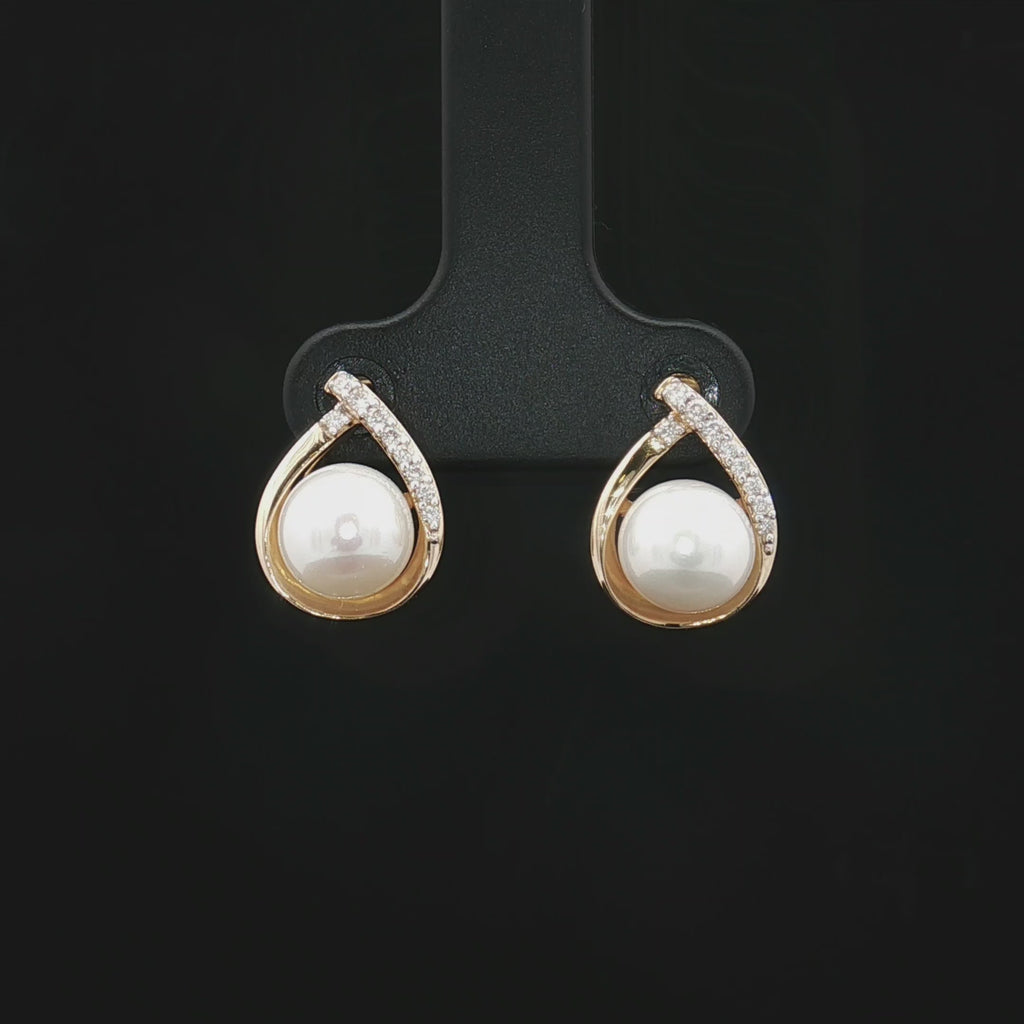 Pearl Earring