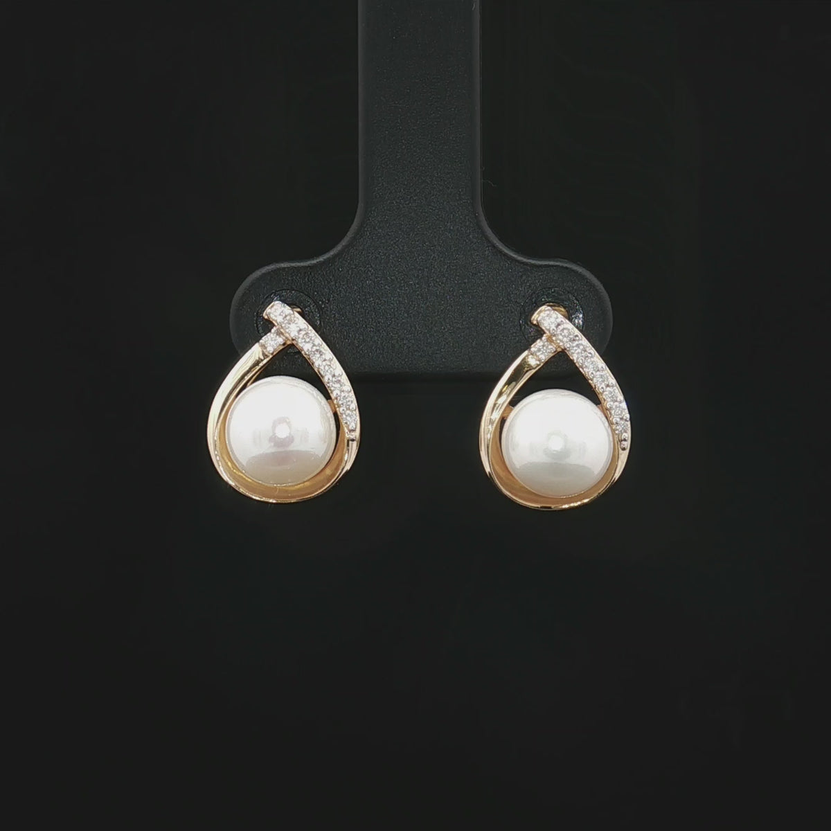 Pearl Earring