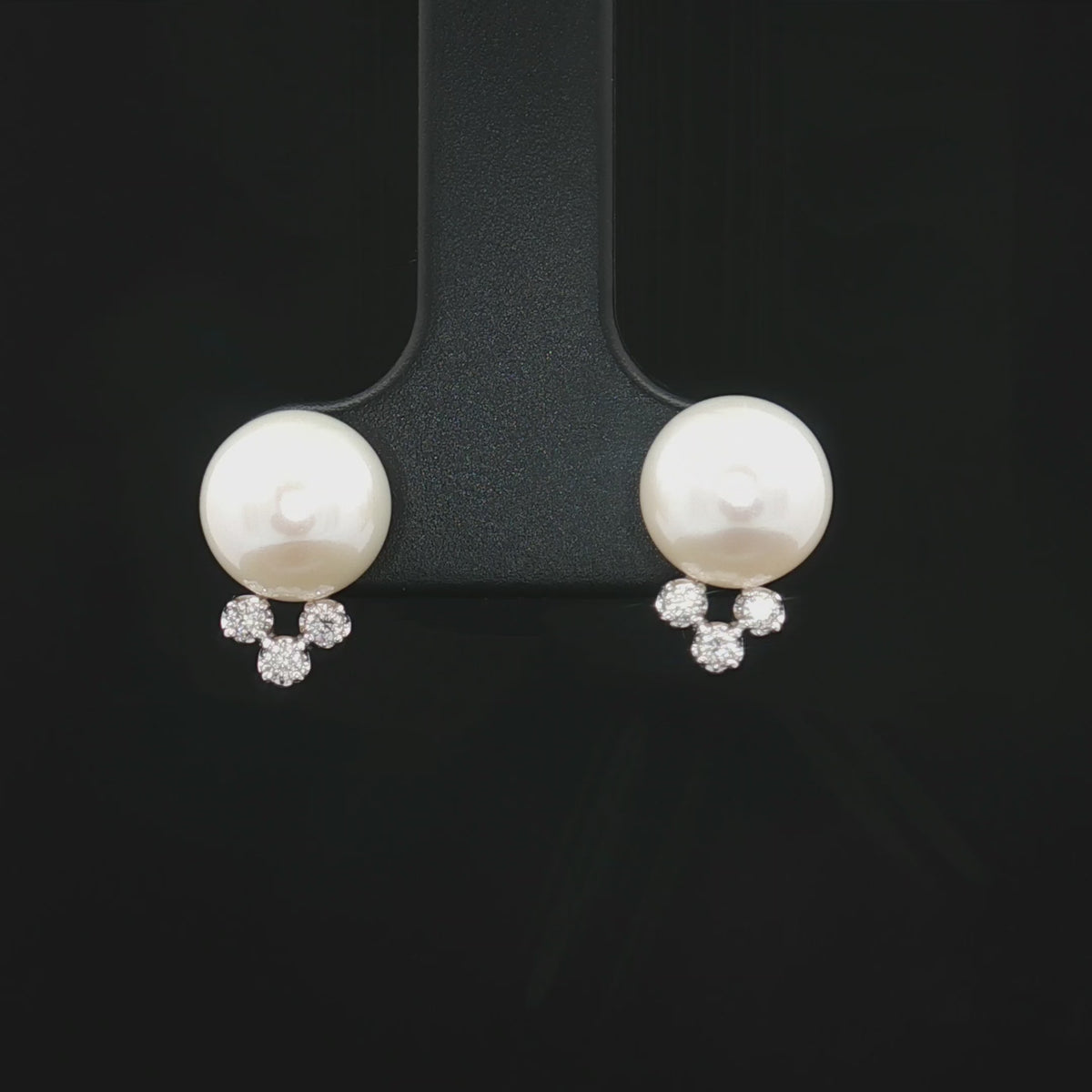 Pearl Earring